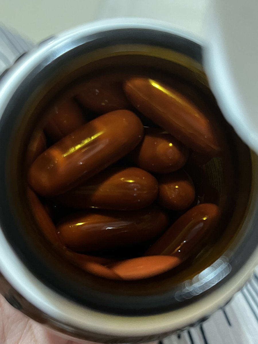 linskinjournal's tweet photo. next, suplemennya blackmores! ⭐️⭐️⭐️

sejak minum ini jujur aja kulit ku jadi MINIM BANGET REWEL… jadi kek santai aman aja gitu. padahal dulunya seminggu sekali pasti ada aja jerawat datang🥹

minusnya ni kapsul gedeee bgt njir, harus effort nelennya pake banyak air minum😭😕 https://t.co/y1V1RCb5wo