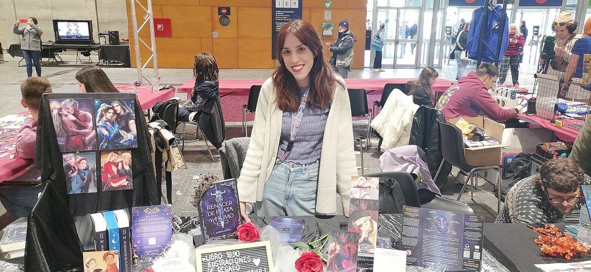 Alisha Cavill es una joven escritora de novela romántica de fantasía. Por 18,90 euros, tenéis su libro "Un renacer de Plata y Humo".

#JapanWeekendMadrid <a href="/Japan_Weekend/">Japan Weekend</a>