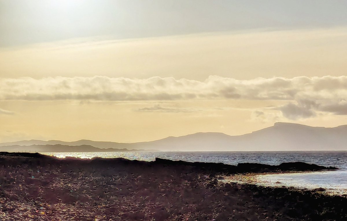 Sunday morning read &amp; a gentle alternative to mayhem.
It's a joy to write letters with <a href="/KirsteenBell/">Kirsteen Bell</a> &amp; share stories of our Highland homes. 
Here's our latest in <a href="/tweetbytheriver/">Caught by the River</a>'s 'Croft, Coast &amp; Hills: letters from the NW Highlands':

caughtbytheriver.net/2025/02/croft-…