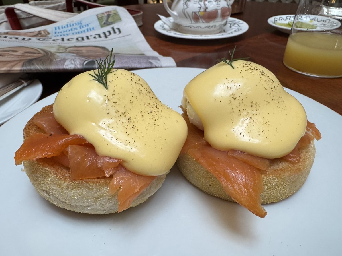 SiFrew's tweet image. Nothing better than starting your Sunday @raffleshotels, #London at The OWO, with happy memories of the ‘SF #martini’ served in their #SpyBar last night. #luxury #brandambassador #banker #foodie &amp;amp; #travelblogger sifrew.com