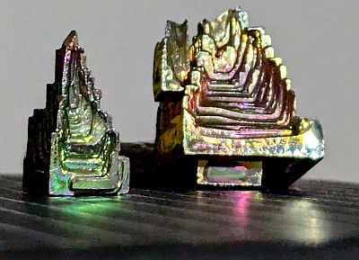 CoinOfNote's tweet photo. Bismuth is one of my favourite metals. I wrote about it last year: https://t.co/04LiVV9VBR

If you enjoyed that &amp; a little science, you may like this video by The Action Lab on the strange #magnetism of #Bismuth: https://t.co/W6oZvFA0CO  He does a lot of great #science videos. https://t.co/ZXYDItzuHx