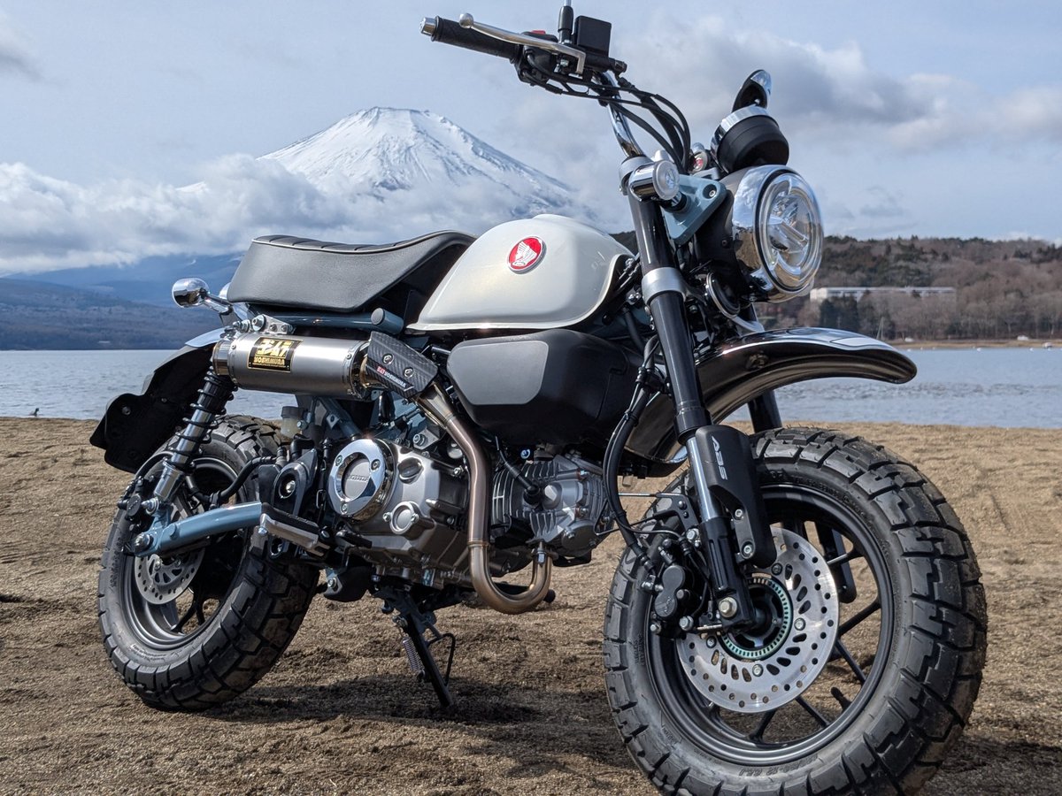 #モンキー125　＃山中湖　＃富士山
山中湖、温度計は９度でしたが体感はもっと寒かったですねぇ。