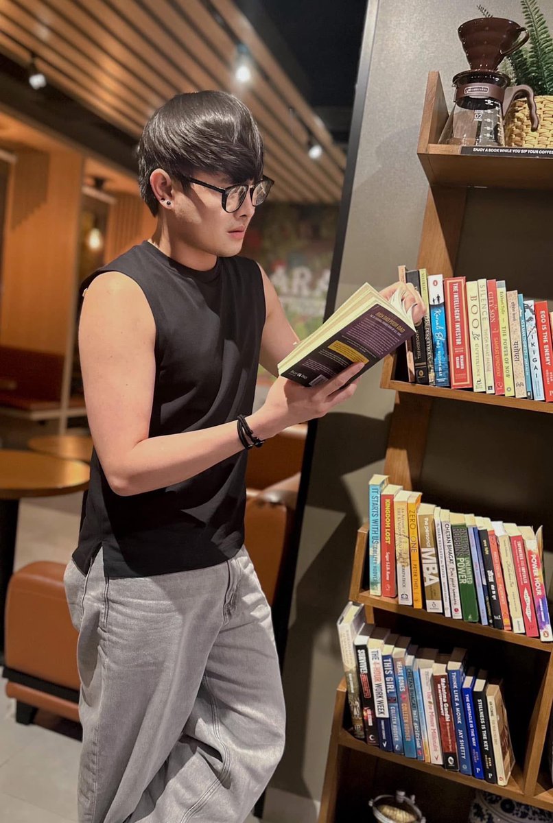 Melasurej tweet media