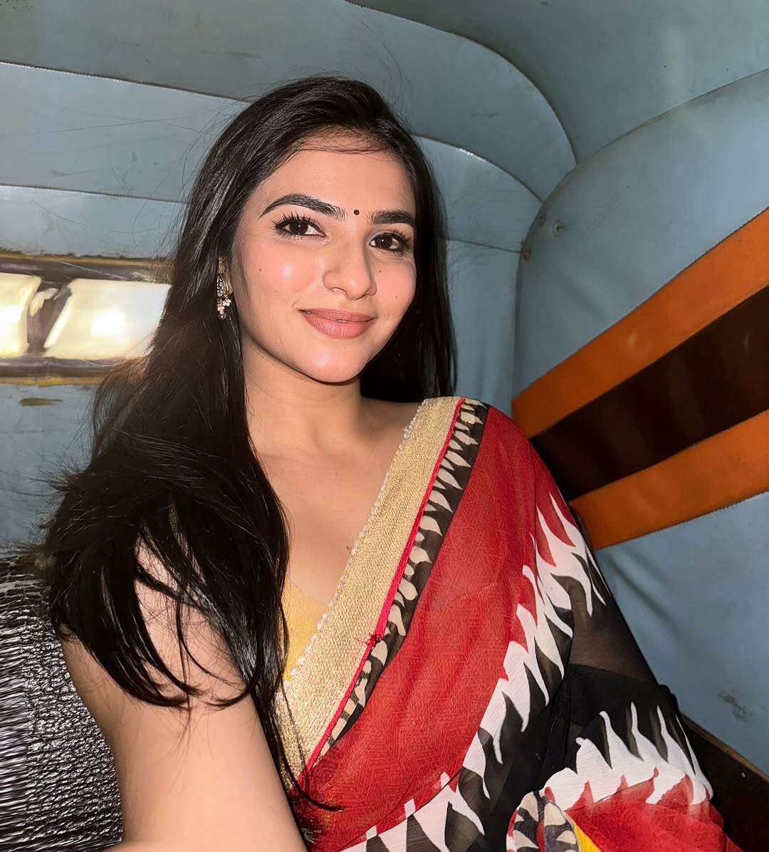 Gj5noQ9X0AAIC2N?format=jpg&name=medium