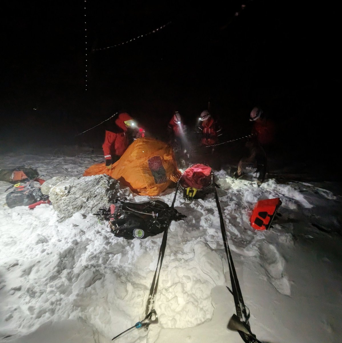 LomondMRT's tweet image. #CallOut 8/25
Assisting @killinmrt87 with an incident high on Ben More yesterday evening. #ThinkWinter