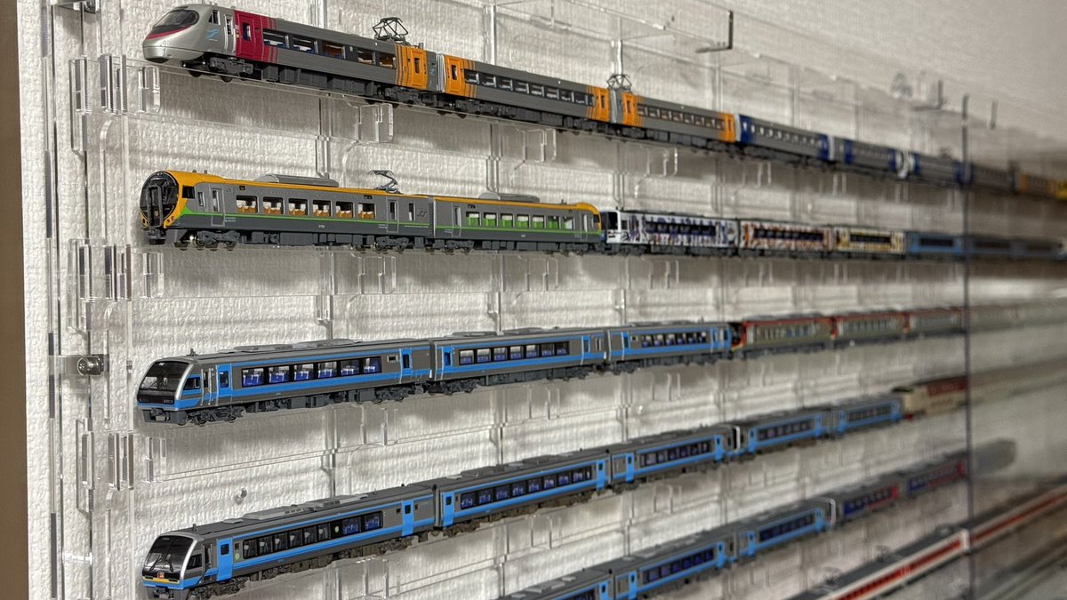 __bb8000's tweet photo. 模型工房パーミル　
　四国 8600系　完成！

パーミルさんから発売しているペーパーキットを製作

パーミルさんのキットには、カット済みの専用窓パーツやステッカー、塗装用のマスキングなども付属していて、とても作りやすくなっていて助かる！

四国シリーズに8600が追加されました🙆‍♂️ https://t.co/aiCTsKhqKw