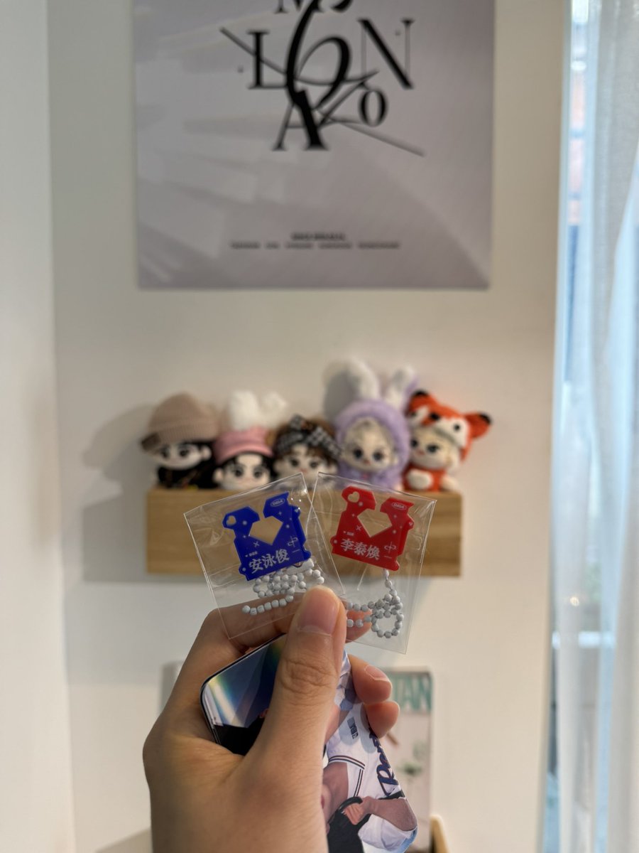 VVSol2's tweet photo. 배너 6주년 축하해~~
예쁜 사진들과 중독적인 럭드까지~

#선명히_새겨질_배너의_6주년
#Em6lazoned_As_One https://t.co/qeIbLNSdIl