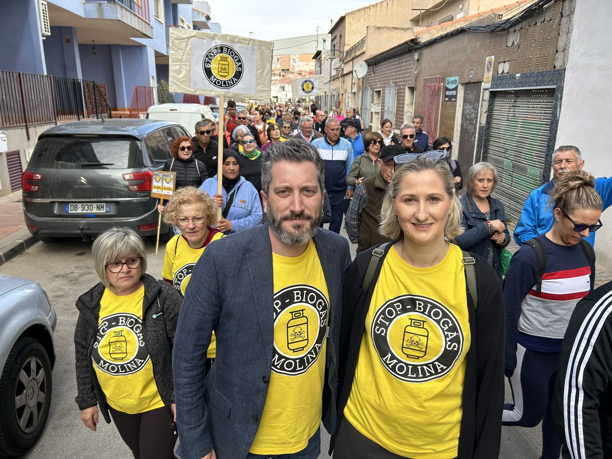 podemosmurcia's tweet photo. Masiva respuesta vecinal en Molina de Segura frente a la planta de biogás:

¡@jangelalfonso despierta, póntela en tu puerta! ¡López Miras, moratoria ya! https://t.co/ApH9OfIMKU