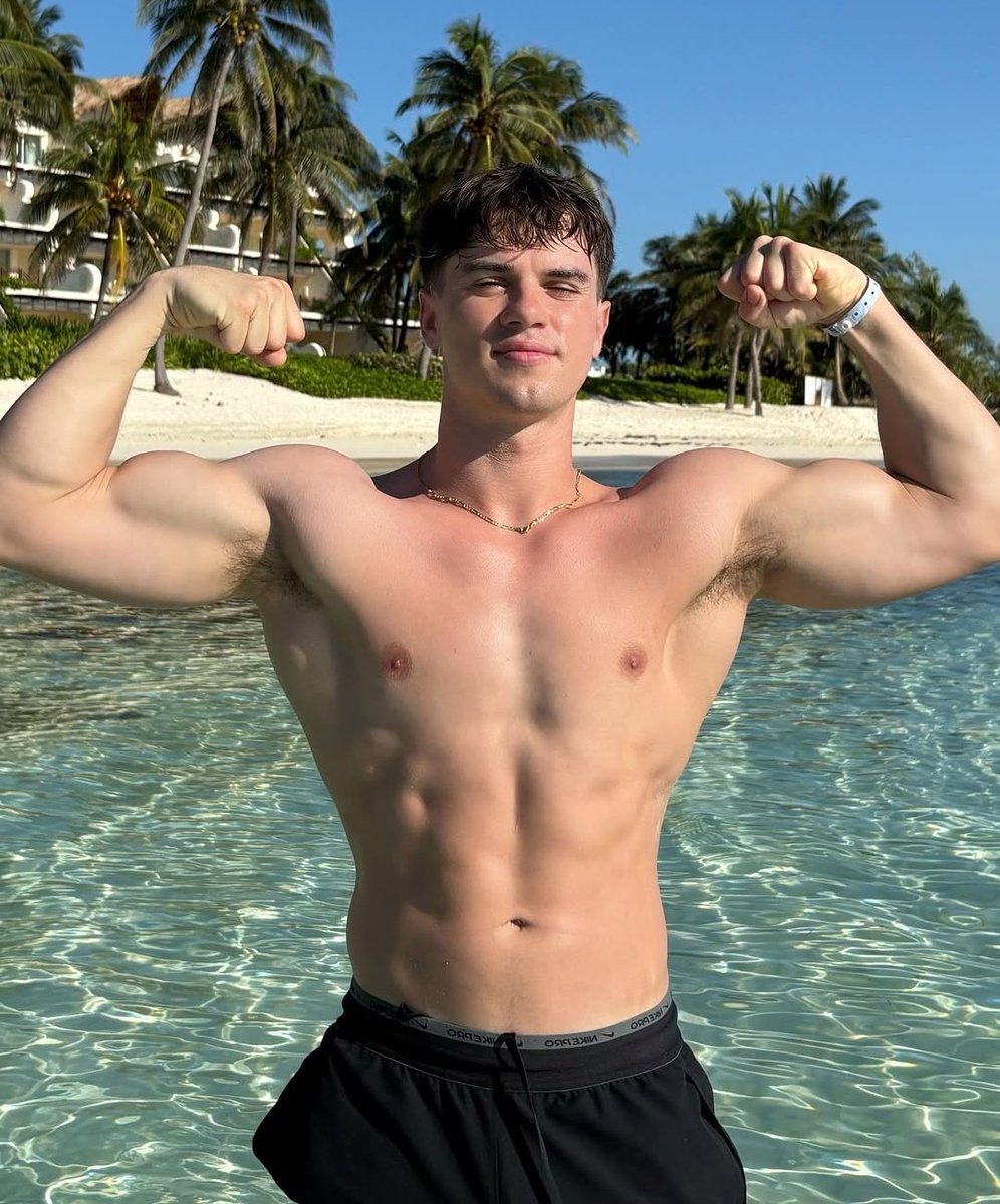 Alpha5689's tweet image. Find me in the sun, you're only good for one thing to serve