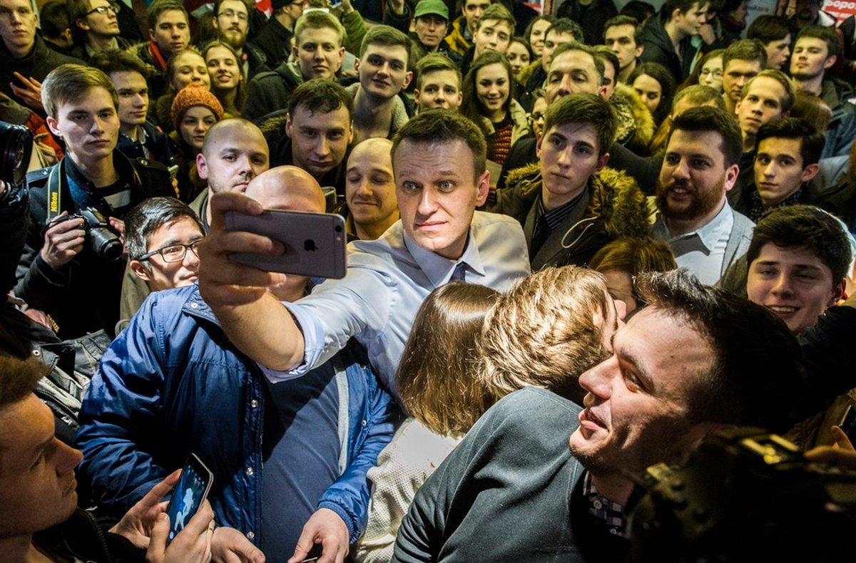 выходить из тьмы — это больно для глаз, но нет варианта не выйти из тьмы