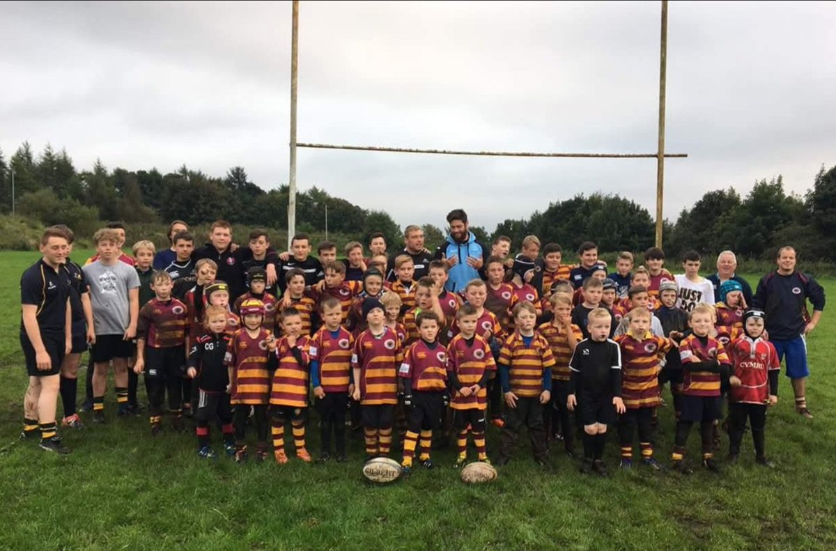 Congratulations to Kick10Baller Duncan Munn making his first away start for <a href="/GlasgowWarriors/">Glasgow Warriors</a> today against <a href="/dragonsrfc/">Dragons RFC 🐉</a>. From a Parade of Rodneys (pic att), to Rodney Parade! Some going! <a href="/LochLomondRFC/">Loch Lomond RFC</a> <a href="/Lochlomondjnrs/">LochLomondRFCjnrs</a>