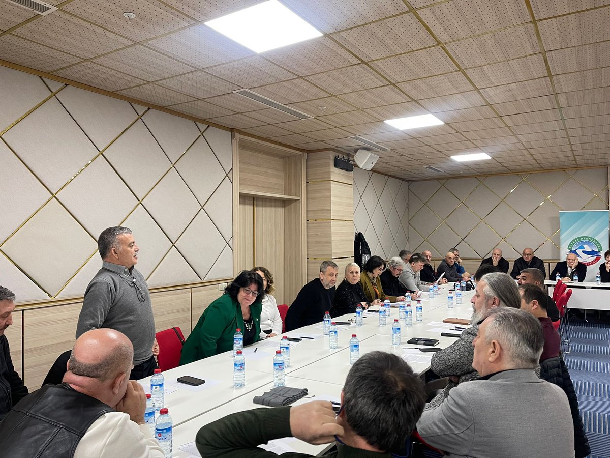 ANAVATANSIZ DİASPORA OLMAZ

Kurumumuza ve toplumumuza ilişkin güncel durumu ve önümüzdeki döneme ilişkin izlenecek politikaları değerlendirmek üzere, 15 Şubat 2025 tarihinde Kafkas Dernekleri Federasyonu demokratik organları olan Yönetim Kurulu, Başkanlar Kurulu ve Onur Kurulu