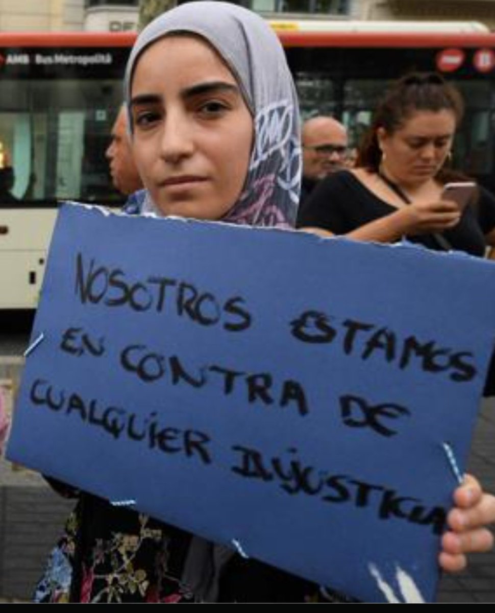 plario214541's tweet photo. Señora .. injusticias es , venir a un país extranjero , vivir de sus ayudas y exigir que seamos nosotros los que nos adaptemos a vuestras costumbres . https://t.co/JBaZLRrWBB
