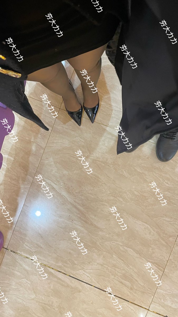 jasonzyyy's tweet photo. 记录第一次不穿内裤出行的老婆，长沙几度的天气穿搭引来了各类男人的视奸。 https://t.co/4cm4o0R2JX