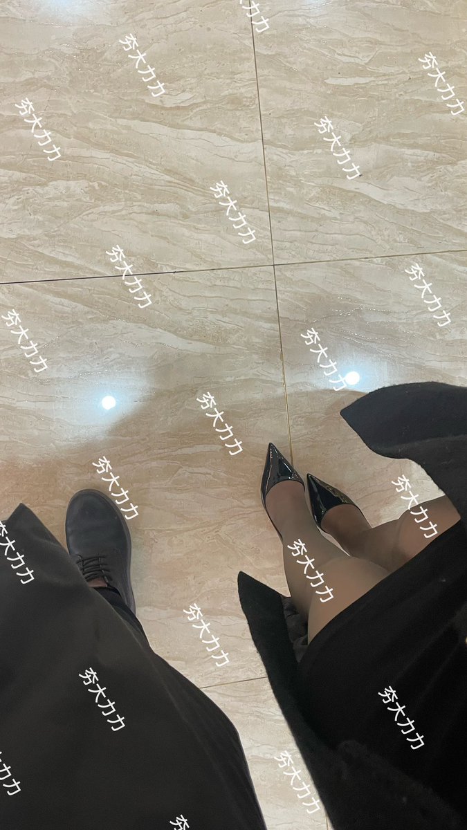 jasonzyyy's tweet photo. 记录第一次不穿内裤出行的老婆，长沙几度的天气穿搭引来了各类男人的视奸。 https://t.co/4cm4o0R2JX
