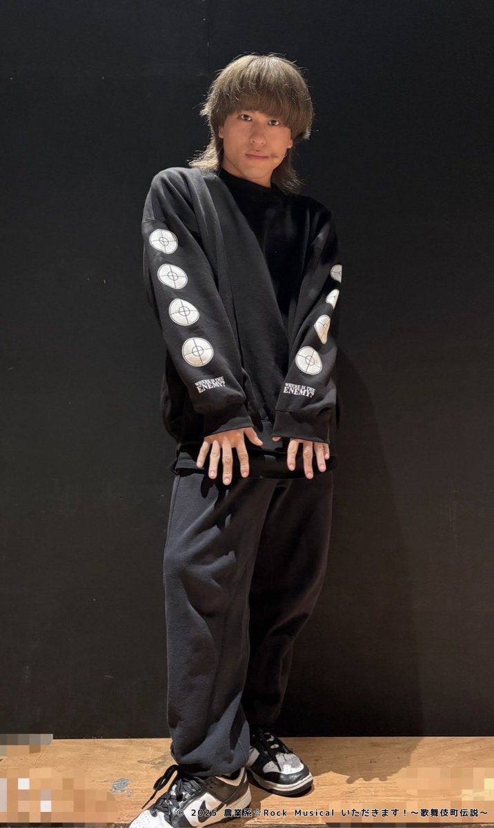 /／
📢公演オリジナルグッズ
その2🐤
\＼

◾️◾️◾️トレーナー🥳◾️◾️◾️

ビッグサイズシルエットのブラック生地に、腕に大きくシンプルなデザイン🙌
実はキャストにも大人気のトレーナー!!
数量限定販売です‼️

#植木豪
#PaniCrew 
#中山優馬
#古謝那伊留
#ミュージカル
#ホスト 
#農業69いただきます