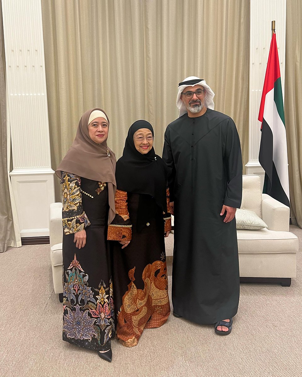 Momen Ketua DPR RI Puan Maharani ikut mendampingi Ibu Megawati bertemu Pangeran Abu Dhabi Khaled bin Mohamed bin Zayed di UEA.

Dalam pertemuan ini, Mbak <a href="/puanmaharani_ri/">Puan Maharani</a> menyampaikan gagasan tentang pentingnya peran perempuan dalam fungsi kenegaraan dan lembaga internasional.