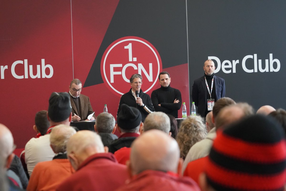 Mit über 200 Vertretern von den offiziellen #FCN-Fanclubs traten Aufsichtsratsvorsitzender, Peter #Meier, sowie die drei Club-Vorstände im Vorfeld des heutigen Heimspiels in den Austausch. 

Danke für Euer Kommen und den konstruktiven Austausch beim 26. #OFCN-Treffen! 🤝

#fcn