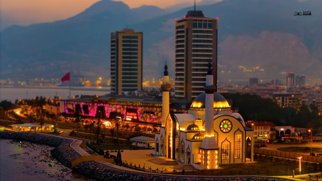thisishatay's tweet photo. The most beautiful city, İskenderun.. 🌆

📸 @kadrajburak
#thisishatay
#türkiye #turkey #hatay #antakya #iskenderun #arsuz #belen #dörtyol #samandağ #defne #kırıkhan #reyhanlı #altınözü #hassa #erzin #payas #yayladağı #kumlu #antioch #showmeturkey #comeseeturkey #goturkey #city https://t.co/OlE2boKv61