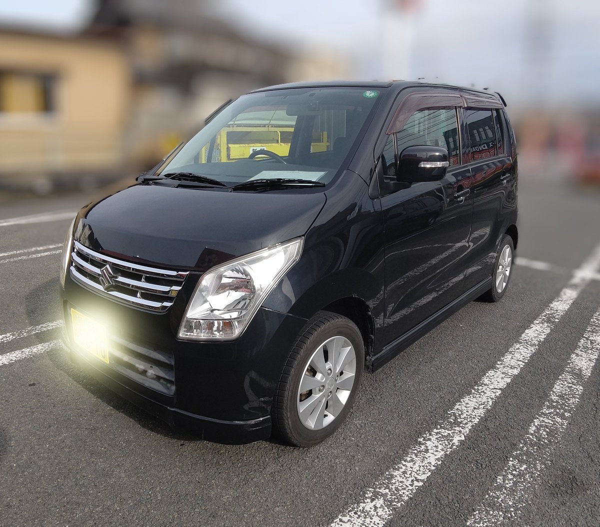 loki190loki's tweet image. 代車のワゴンRが想像以上に快適でびっくり！190でも乗れた✨

この車で次に買う車を探しにとりあえずLAND ROVERにディフェンダー試乗しに行ってきたw