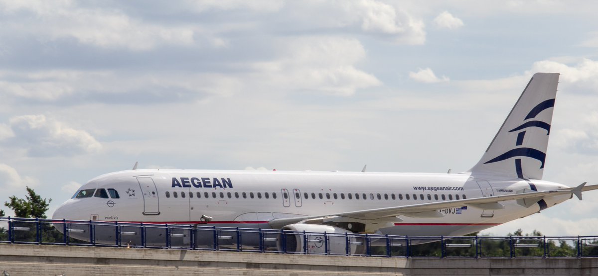_mdworks's tweet photo. ✈️ Aegean Airlines lovers! Get your hands on a stunning 4K wallpaper collection. Download directly via X! 📷 #AegeanAirlines #4KWallpapers #AvGeek #mondaymotivation https://t.co/vNhJEp5XcZ
