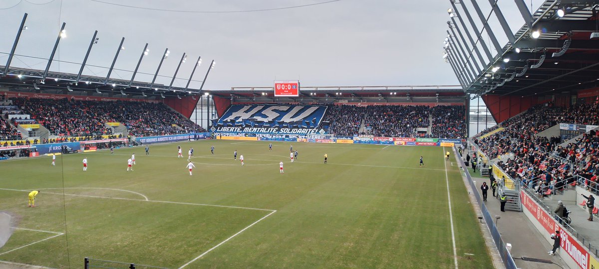 MatousKrecl's tweet photo. Dnešní @DestinaceFotbal 

SSV Jahn Regensburg - Hamburger SV 

Remíza 1:1, parádní atmosféra 🤩

Adam Karabec nastoupil za hosty na posledních 15 minut 

#groundhopping https://t.co/00UthQeS2u