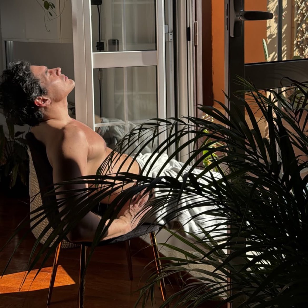 tonioranieri34's tweet image. il sole bacia i belli, i bruttarelli e ci si fa gli spinelli