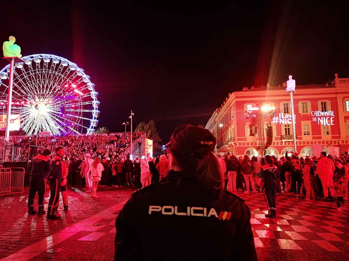 policia's tweet image. Arranca el #carnaval en la ciudad de #Niza y allí está @policia con @PoliceNationale colaborando para disfrutar de unas fiestas seguras #Nice06 

Proyecto #ComisaríasEuropeas
🇪🇸🤝🏻🇫🇷