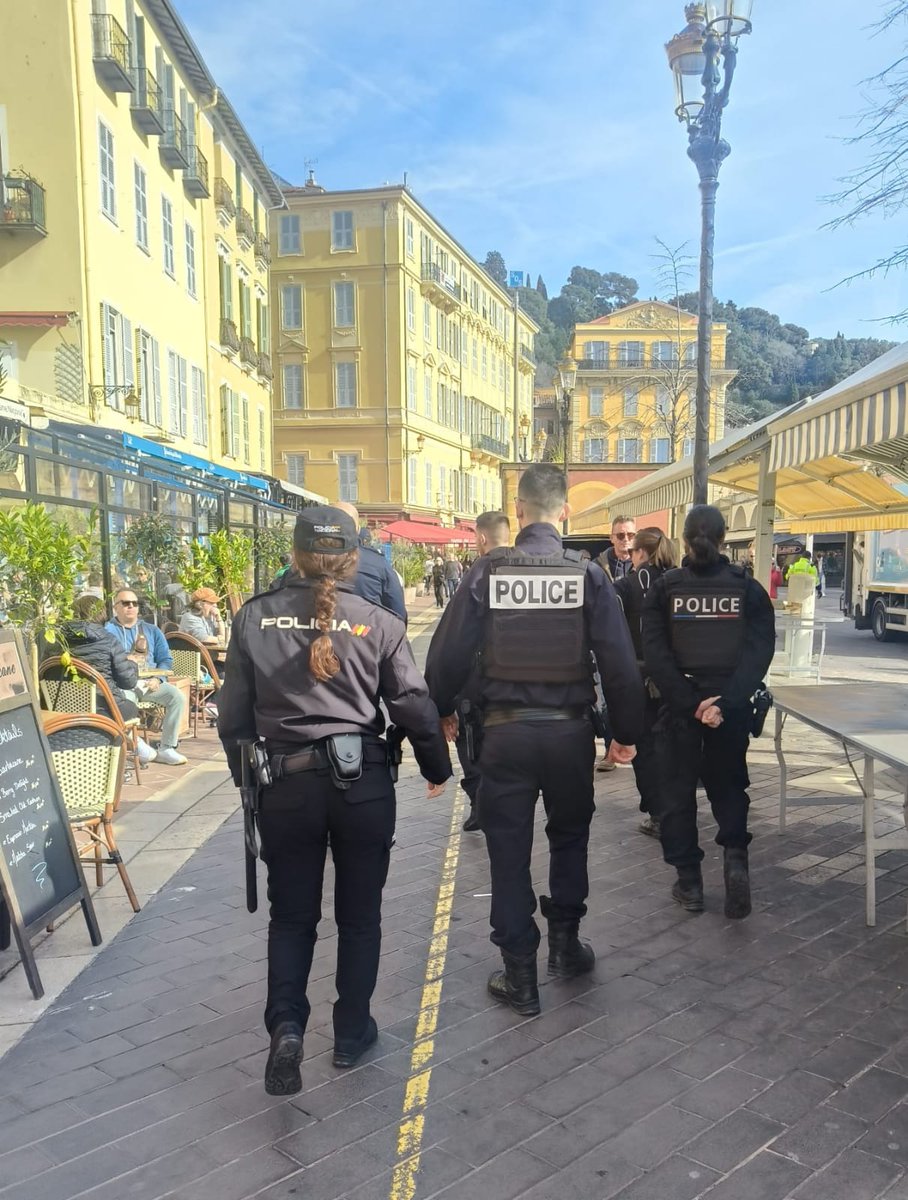 policia's tweet image. Arranca el #carnaval en la ciudad de #Niza y allí está @policia con @PoliceNationale colaborando para disfrutar de unas fiestas seguras #Nice06 

Proyecto #ComisaríasEuropeas
🇪🇸🤝🏻🇫🇷