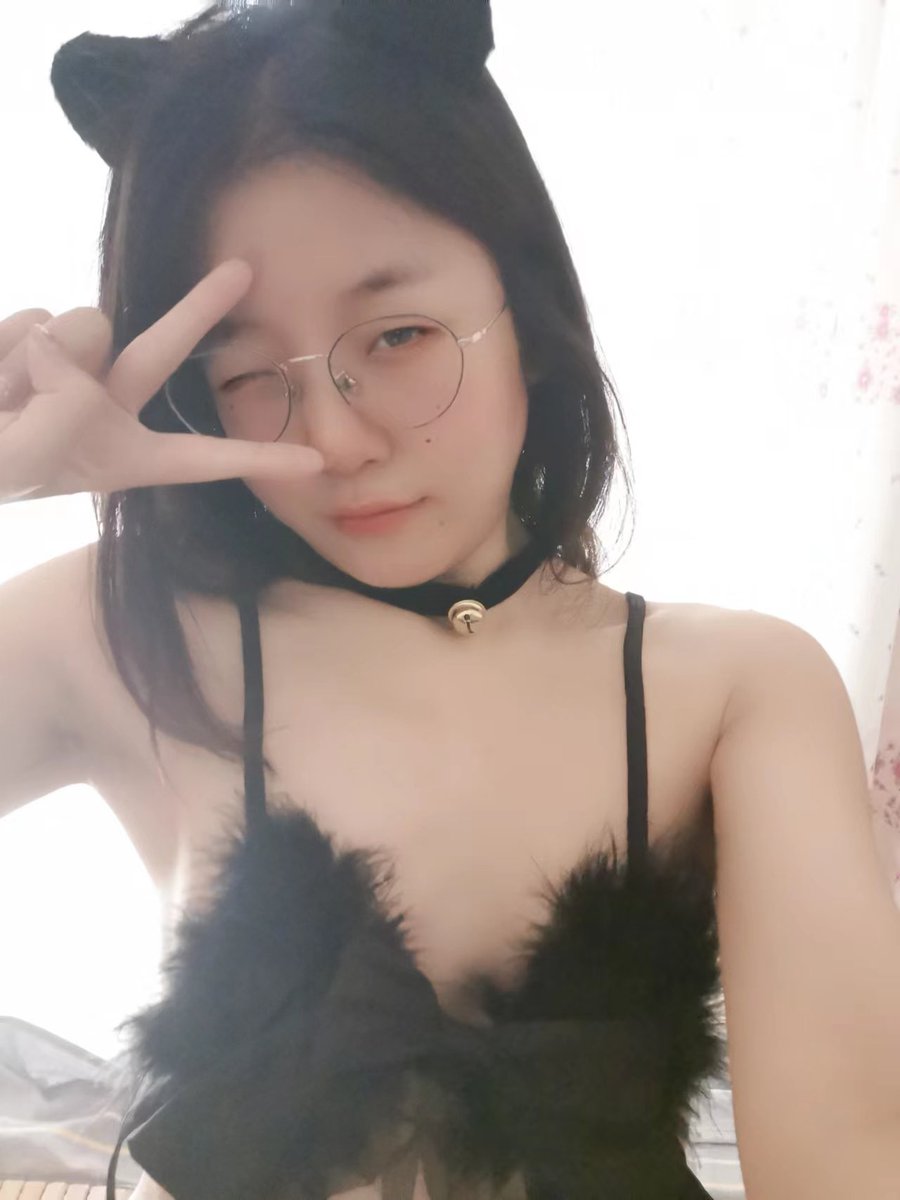 cym0521's tweet photo. 这种贱货操起来一点意思没有 https://t.co/f7V59xk4FE