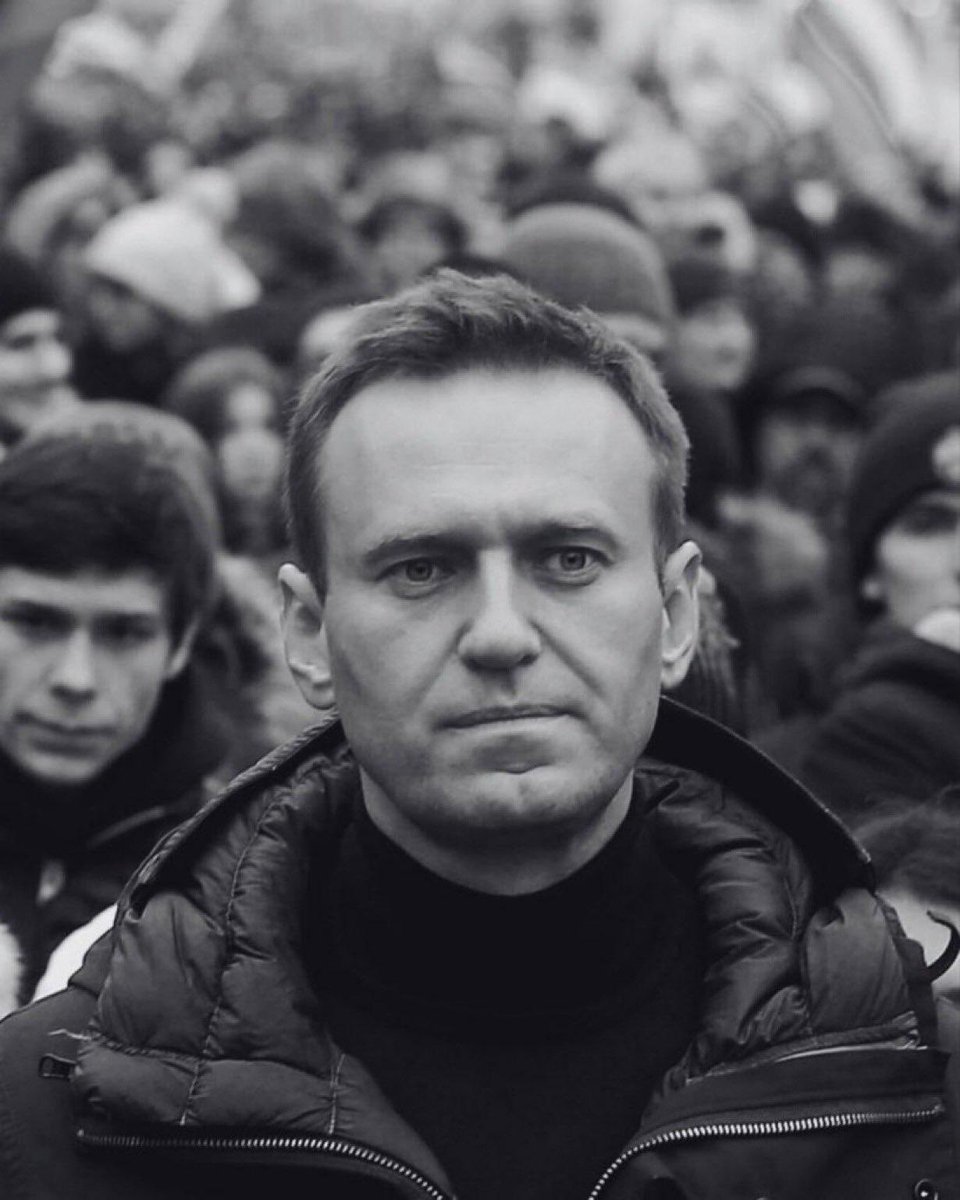 paroiron37's tweet image. ✊ Le 16 fevrier 2024, Alexeï Navalny perdait la vie, emprisonné pour avoir défendu la démocratie. Son courage reste une inspiration.
Un an après, nous ne l’oublions pas. 🕊️
