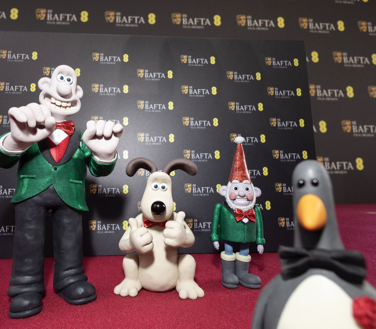 Wallace, Gromit, Norbot and Feathers McGraw stun at the BAFTAs with their selfie