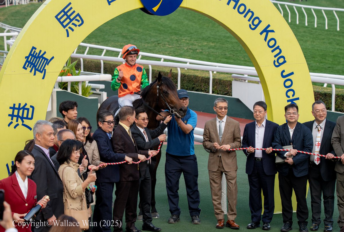 Wallace Wan (@wallacewanck) on Twitter photo Invincible Shield ridden by Tom Marquand wins Race 10 over 1200m at Sha Tin on Sunday. What a finish!
<a href="/TomMarquand/">Tom Marquand</a>
#superjockey #hkphotographer #horsephoto #調教師 #horseracing #騎手 #競馬 #shatinracecourse #gallop #写真家 Invincible Shield ridden by Tom Marquand wins Race 10 over 1200m at Sha Tin on Sunday. What a finish!
<a href="/TomMarquand/">Tom Marquand</a>
#superjockey #hkphotographer #horsephoto #調教師 #horseracing #騎手 #競馬 #shatinracecourse #gallop #写真家