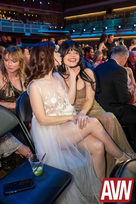 1 pic. oh noooo ?

@vauntastic @avn @avnawards https://t.co/gRuOdoLxMG