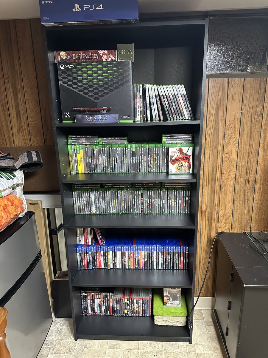 SpookbotTV's tweet image. 2/16/25. Collection update/physical game counts 

Switch-140
XBONE-153
PS4-57

#videogamecollecting #Nintendo #Xbox #playstation #y2kcollector #craigbushrocks check em out