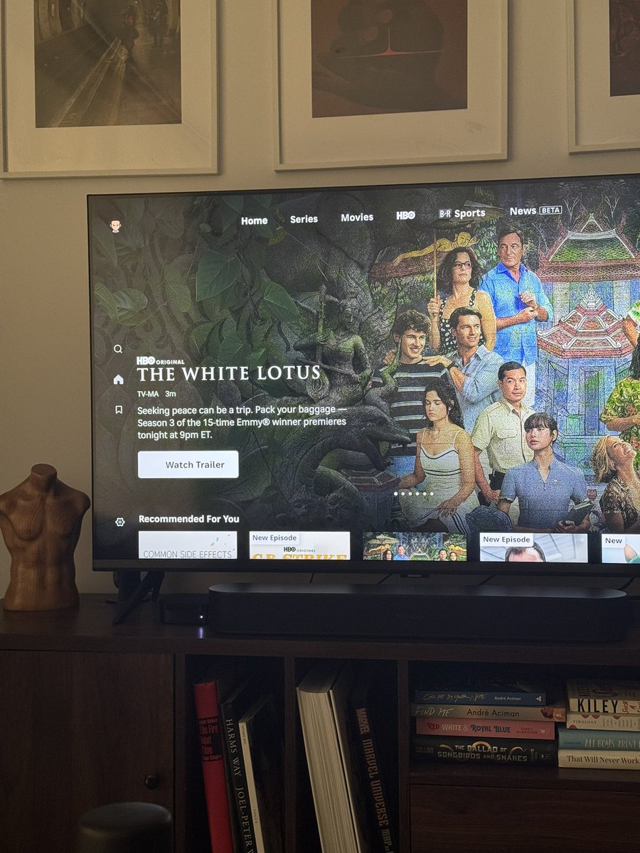 Any Brits staying up to watch #whitelotus in real time 👀