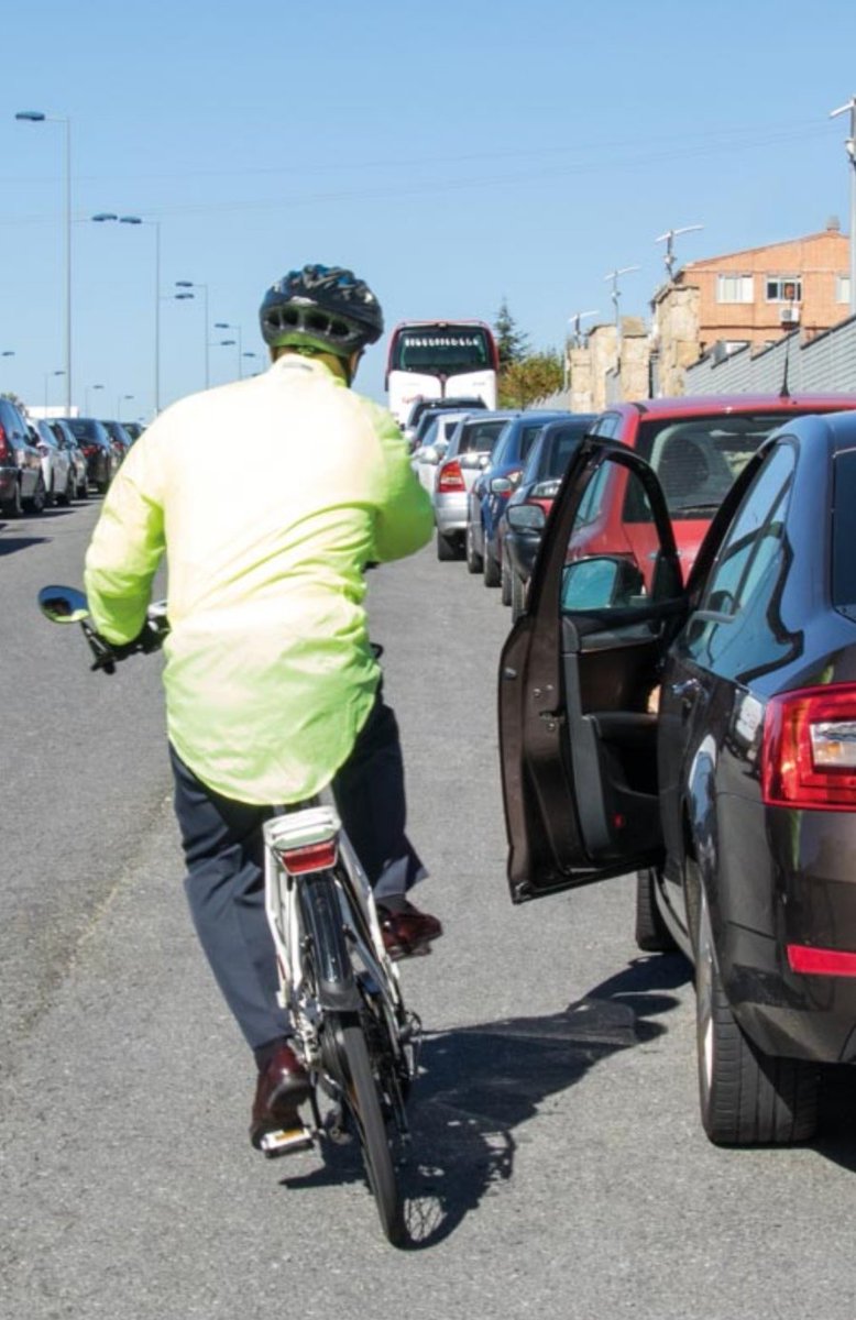 VlogsIdeas's tweet photo. @pamplonaenbici Y las puertas de los coches aparcados? https://t.co/T9woBSEGUH