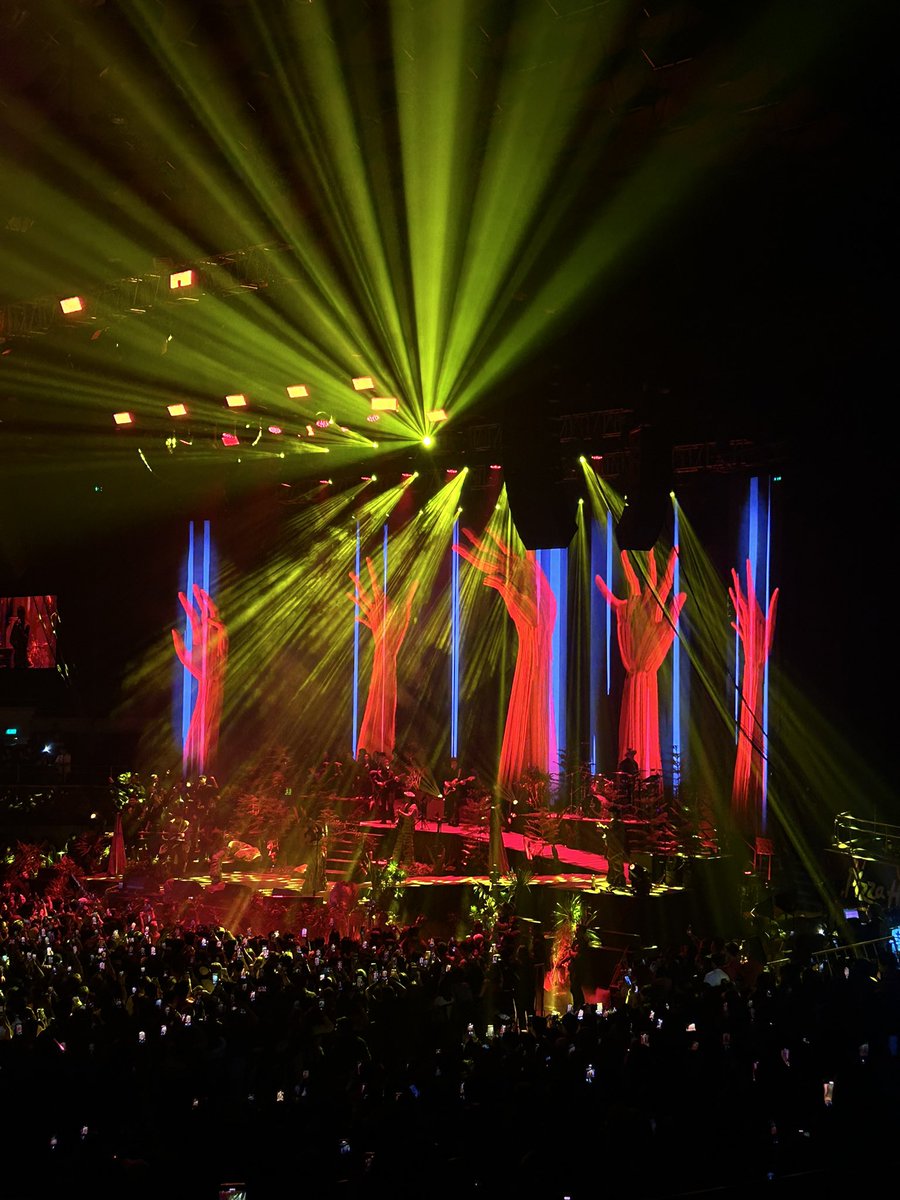 how do you actually move on from this?!

#silakbocoj #COJSilakboTheConcert