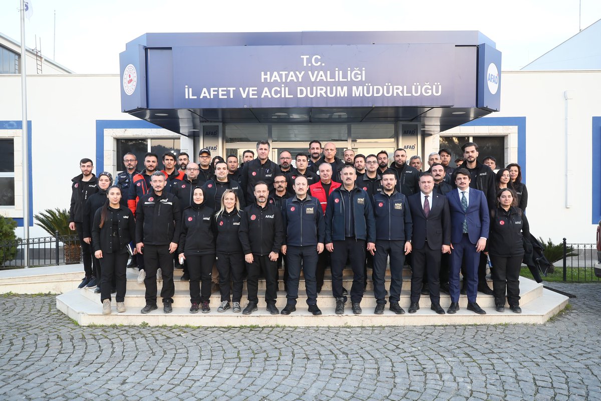 📍 Hatay İl AFAD Müdürlüğü

#AFAD Başkanımız Vali Sn.Ali Hamza Pehlivan başkanlığında, Hatay Vali Yardımcıları Sn.Doğukan Mızrak, Sn.Resul Yıldırım ve ilgili kurum temsilcilerinin katılımıyla “Değerlendirme ve Koordinasyon Toplantısı” gerçekleştirildi.