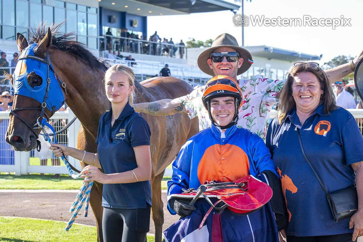 Western Racepix tweet media