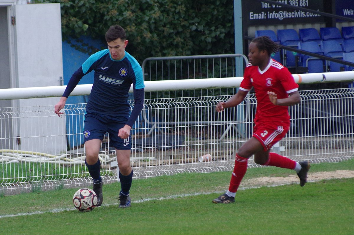 RayleighFootie's tweet image. Some photos📸 as Rayleigh Town get back to winning ways with a good 4-0 home win against Newbury Forest and move back into the playoff positions🫡
@RayleighTownFC1 @NonLeagueCrowd @NonLeagueUK_