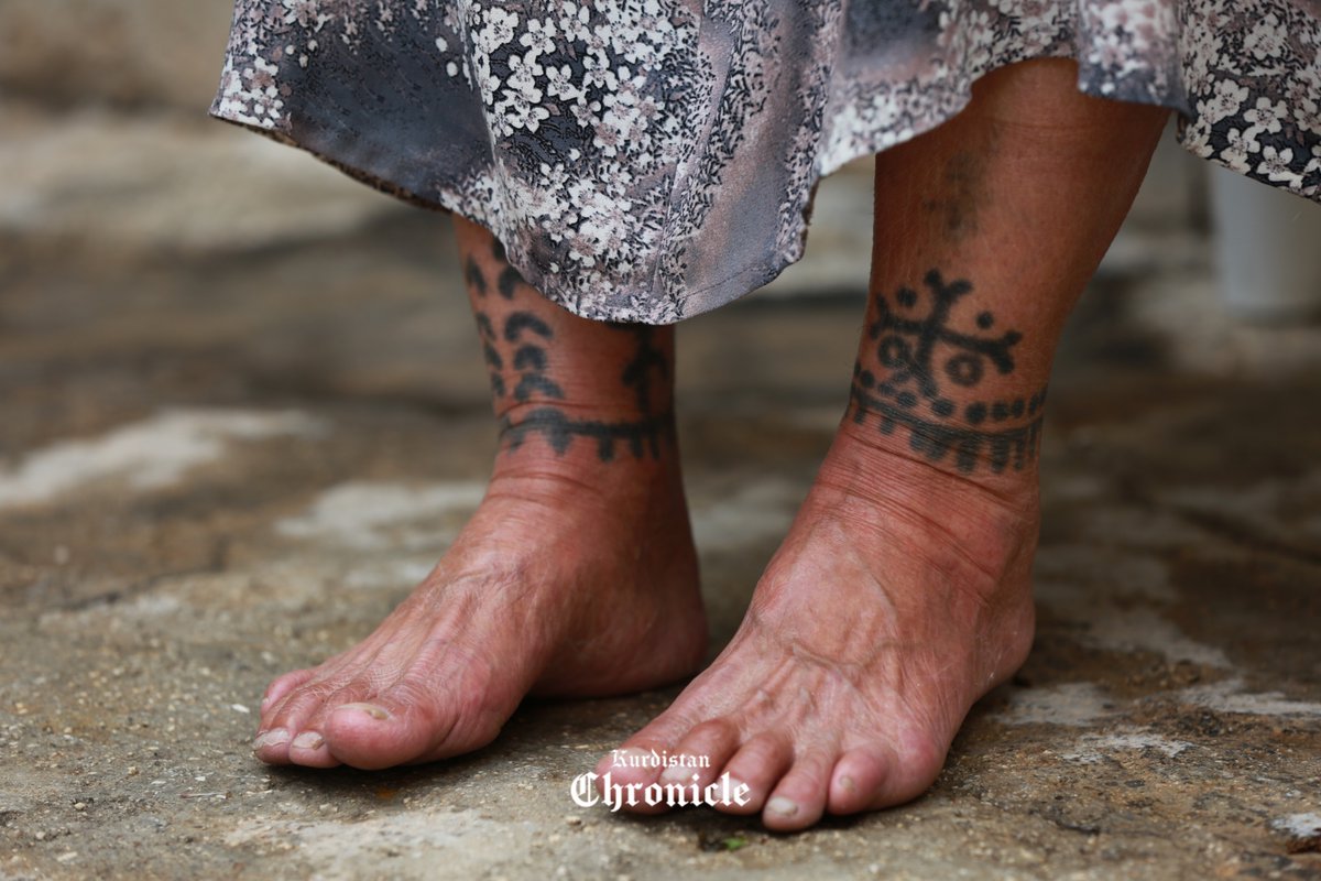 KrdChronicle's tweet image. #ICYMI 
Did you know that in Kurdish culture, tattoo, often referred to as daq, kutan, or naqsh, holds particular importance, especially among women, who adorned themselves with tattoos for various purposes, ranging from religious symbolism to expressions of love and protection…