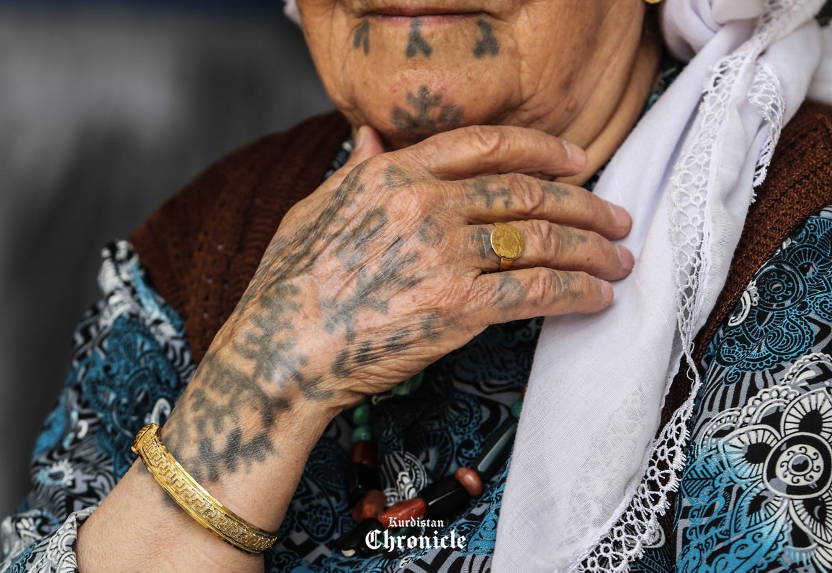 KrdChronicle's tweet image. #ICYMI 
Did you know that in Kurdish culture, tattoo, often referred to as daq, kutan, or naqsh, holds particular importance, especially among women, who adorned themselves with tattoos for various purposes, ranging from religious symbolism to expressions of love and protection…