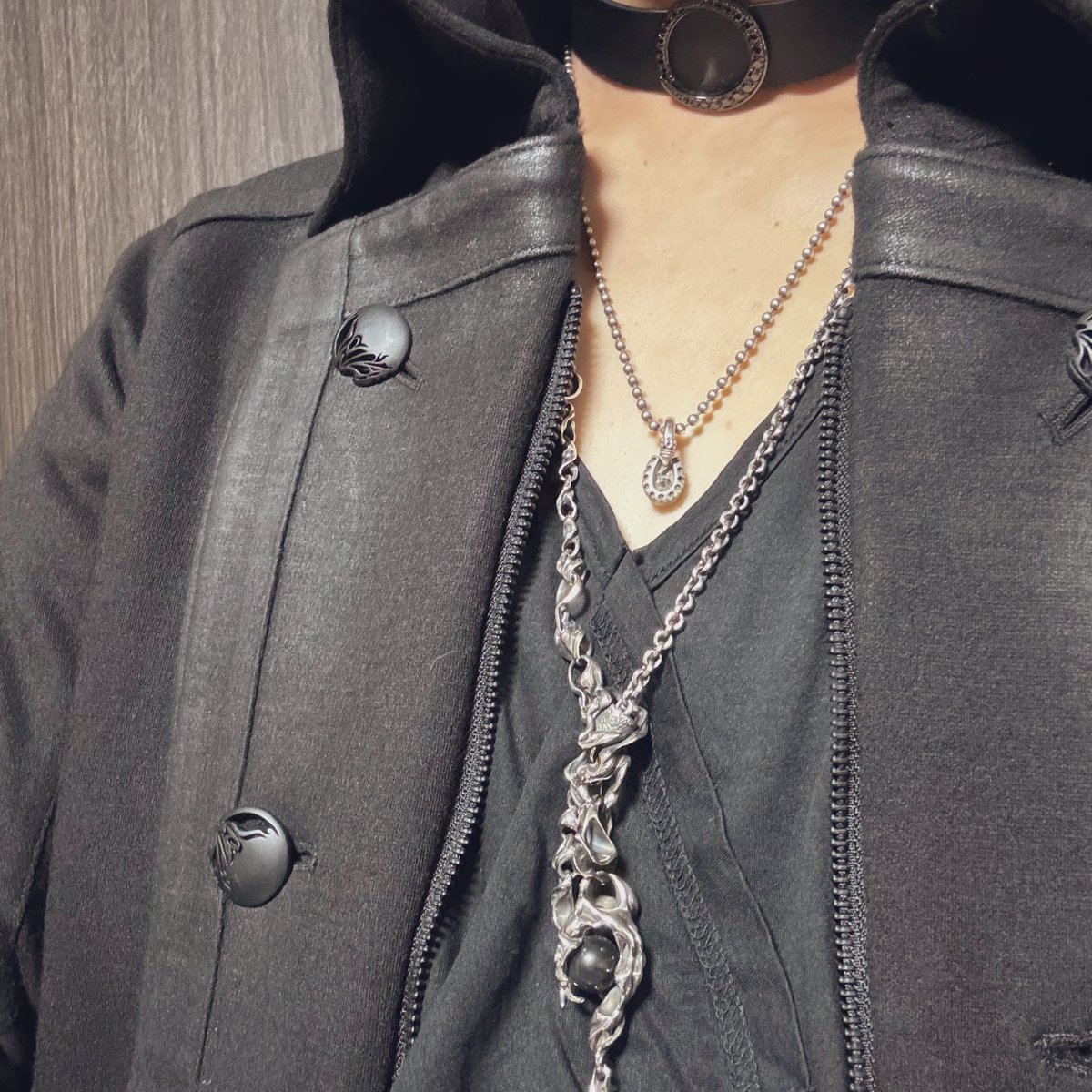 simiTAK666's tweet photo. 待ちに待つこと4ヶ月w
SUGIZO×925 TAUJAN「ループタイ SUGIZOモデル」が東京ドーム前に届いて良かった😂
おそらく杉様ストーリーズの真ん中に写ってるサイン桐箱は見た感じ自分に届いた🖖🏻✨
925の小笠原さん、丁寧で迅速に問い合わせの返答いただき感謝です☺️
#TAUJAN
#925hiroshima
#SUGIZO
#LUNASEA https://t.co/KIdlFHntrc