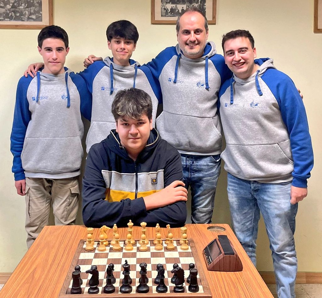 Club Ajedrez Vetusta (@vetustachess) on Twitter photo CTO DE ASTURIAS X EQUIPOS
Comenzó el torneo más importante x equipos de Asturias donde el <a href="/VetustaChess/">Club Ajedrez Vetusta</a> participa con 4 equipos.
DH 5-1 🆚 <a href="/CAEnsidesa/">ClubAjedrezEnsidesa</a> ✔️
DH filiales 5-1 🆚 <a href="/CAEnsidesa/">ClubAjedrezEnsidesa</a> ✔️
1ª filiales 2.5-3.5 🆚 Alfil B ❌
2ª 4.5-1.5 🆚 Peñamellera ❌
info64.org/team/campeonat… CTO DE ASTURIAS X EQUIPOS
Comenzó el torneo más importante x equipos de Asturias donde el <a href="/VetustaChess/">Club Ajedrez Vetusta</a> participa con 4 equipos.
DH 5-1 🆚 <a href="/CAEnsidesa/">ClubAjedrezEnsidesa</a> ✔️
DH filiales 5-1 🆚 <a href="/CAEnsidesa/">ClubAjedrezEnsidesa</a> ✔️
1ª filiales 2.5-3.5 🆚 Alfil B ❌
2ª 4.5-1.5 🆚 Peñamellera ❌
info64.org/team/campeonat…