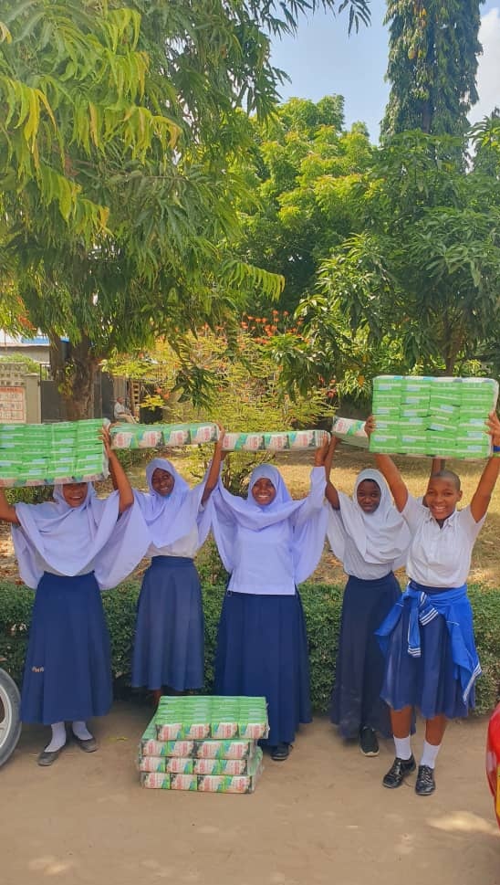 PLPDFoundantion's tweet photo. @Peacelifedisabilityfoundation, 14 Feb 2025, tulitembelea Shule ya Buguruni Viziwi kwa lengo la kuwawezesha mabinti wenye ulemavu Viziwi.

Tuligawa taulo za kike 216 kwa mabinti wenye ulemavu.

"Hedhi salama fahari yangu, Usimwache nyuma binti mwenye ulemavu"
#NiwezesheNijistiri https://t.co/JCJHoKrNVT