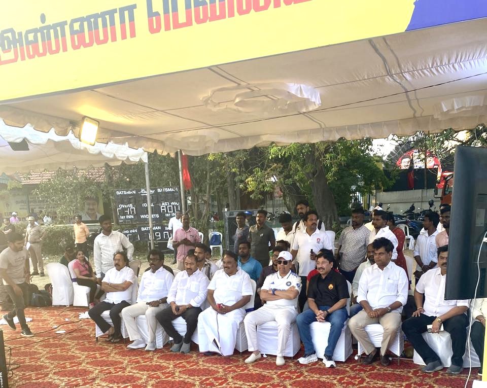 VinodthVj's tweet photo. #தலைவர்72 - மாபெரும் பகல்-இரவு கிரிக்கெட் போட்டி..! 🏏
இரண்டாம் நாள்
இறுதிப் போட்டியில் மாப்பிள்ளை
#வே_சபரீசன் அவர்கள்
#களம்_நமதே - விளையாட்டு வெல்லட்டும்!
@mkstalin
@Udhaystalin
@Anbil_mahesh
@nchitrarasu
@Dayanidhi_Maran
#தலைவர்72 #களம்_நமதே #Stalin72 #Crickettournament #DMK #DMKSports #Chepauk #chennaicricket