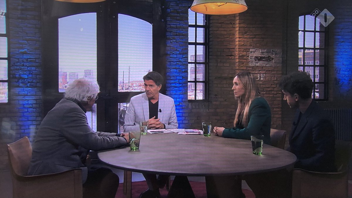 hansjager's tweet photo. Geert Mak on 🔥... “De speech van Vance is geen hondenfluit maar een hondenorgel. In Amerika worden democratische instituties ondermijnd. Trump wil regime change in Europa. In Duitsland gaan tienduizenden mensen de straat op, in Nederland gebeurt niks. Het is alarm!” #Buitenhof https://t.co/atHF1cO8ZS