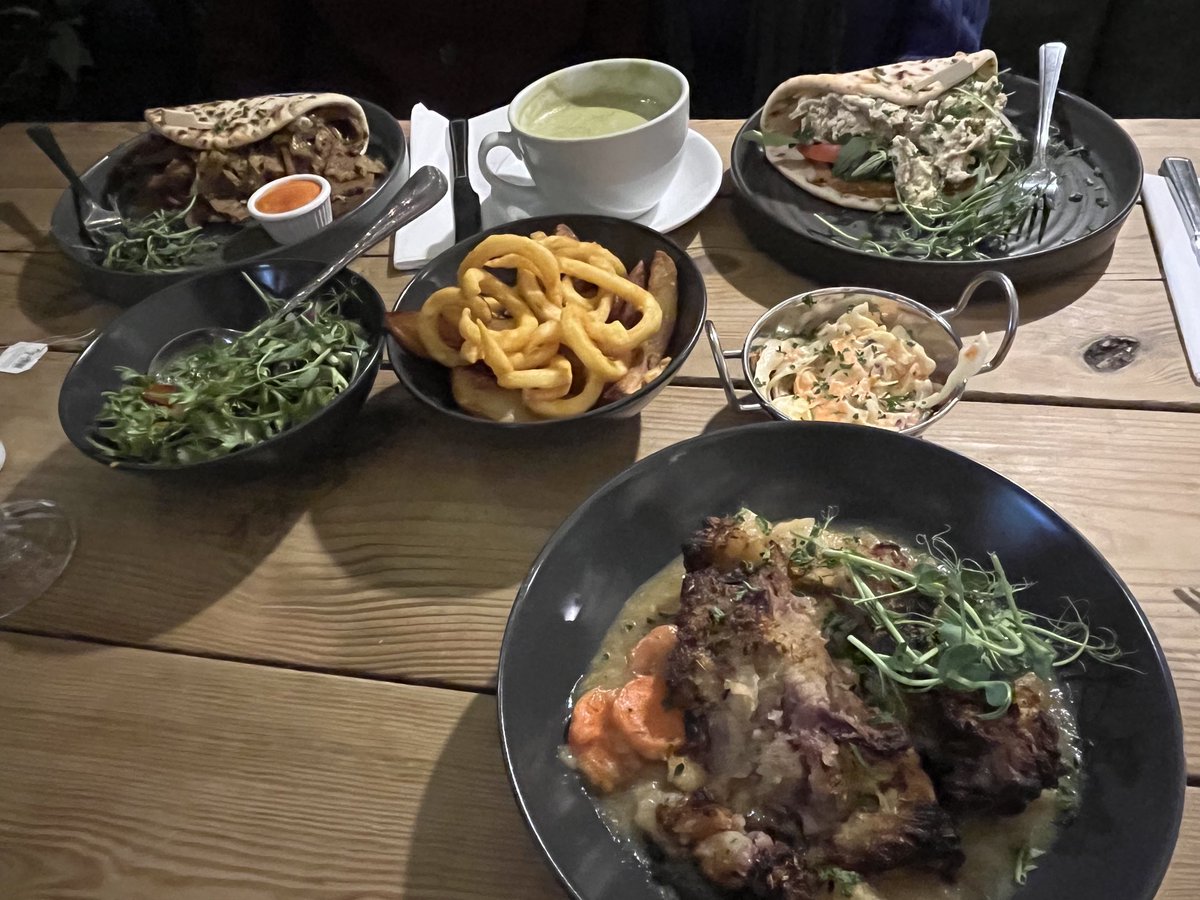 Wonderful vegan lunch yesterday ⁦<a href="/S_Natural_Cafe/">Super Natural Cafe</a>⁩  Newcastle. Donner, Gyros &amp; Colcannon.