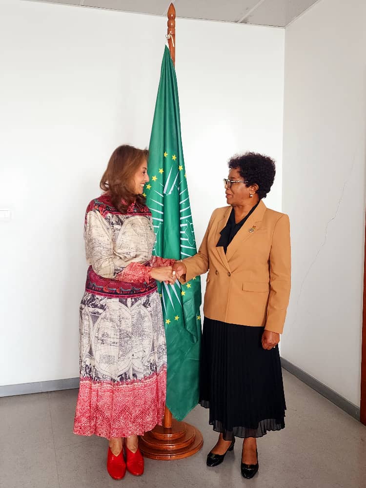 🇲🇼✈️ On the sidelines of the #AUSummit, Hon. Nancy Tembo MP, Minister of Foreign Affairs, officially submitted Malawi’s Instrument of Acceptance for the Single African Air Transport Market (#SAATM) to the African Union Commission.
